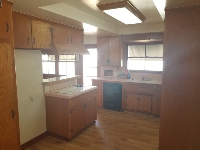 Building Photo - 4 Bedroom Mid-Century Classic Fullerton Ho...