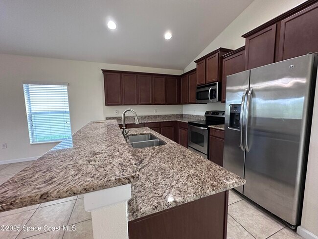 Building Photo - 1526 Litchfield Dr
