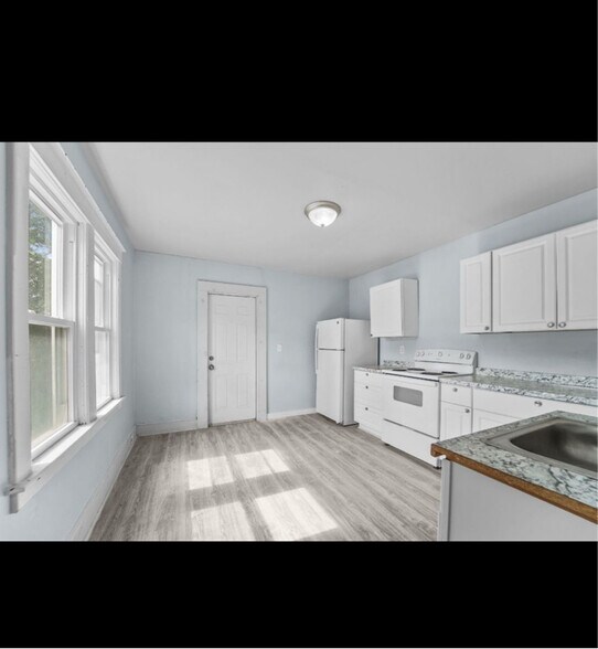 Building Photo - 40 Roberts St