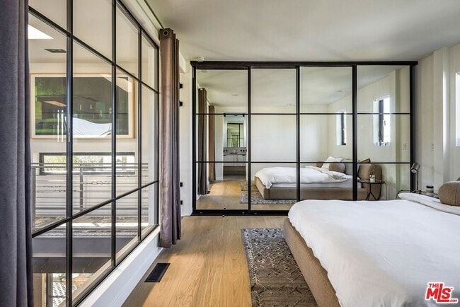 Building Photo - 913 Milwood Ave