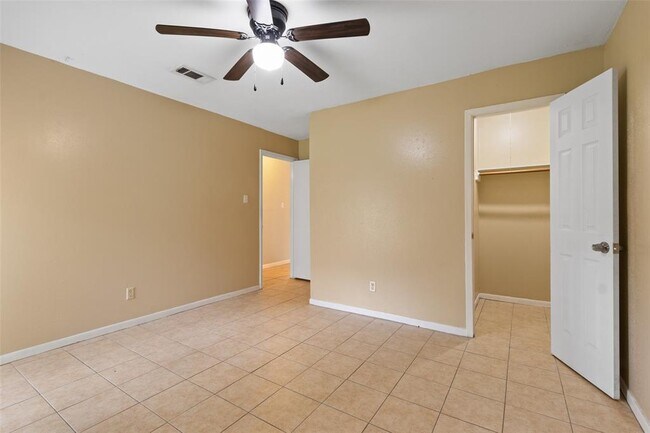 Building Photo - 25710 Pepper Ridge Ln