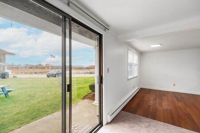 Building Photo - 138 Main St