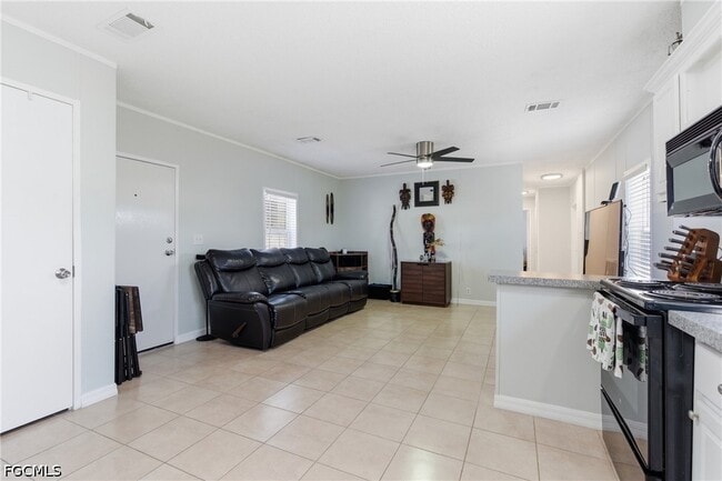Building Photo - 5558 Palm Beach Blvd