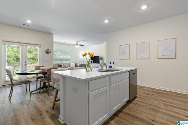 Building Photo - 5700 Post Oak Trl