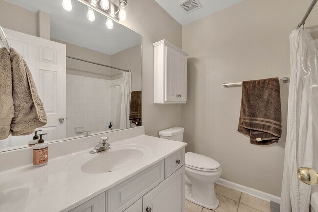 Building Photo - Spotless 3BR/2.5BA townhome minutes from West End, Downtown Nashville!