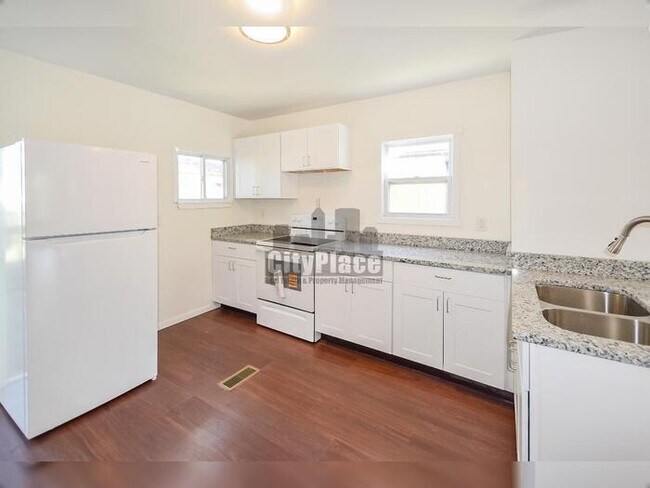 Building Photo - 227 S Dearborn St