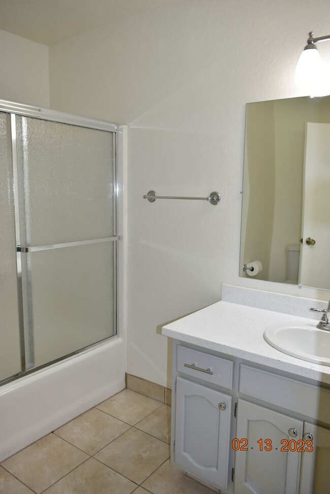 Building Photo - Cozy 3 bed 2 bath