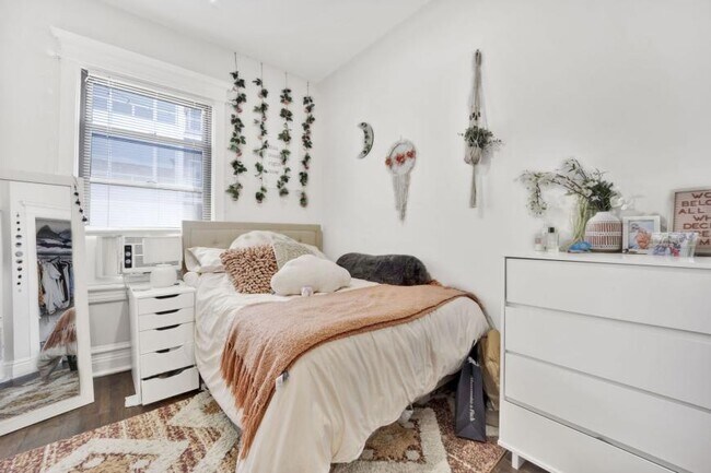 Building Photo - 2 bedroom in Chicago IL 60613