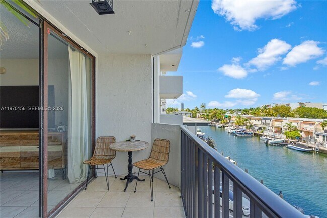 Building Photo - 3703 NE 166th St