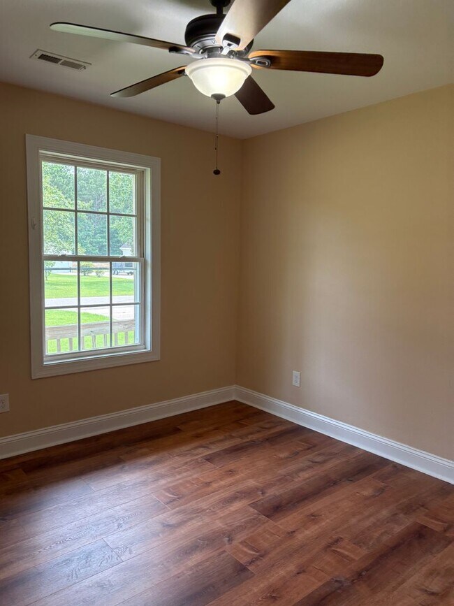Building Photo - 124 Deerfield Ln
