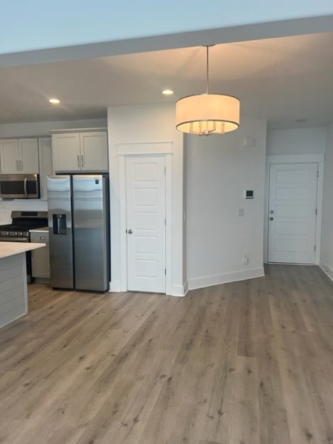 Building Photo - Stunning 3BR/3.5BA with 2+ car attached ga...