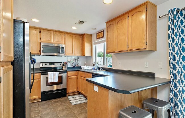 Building Photo - 3 Bedroom, 2 Bathroom Medford Home