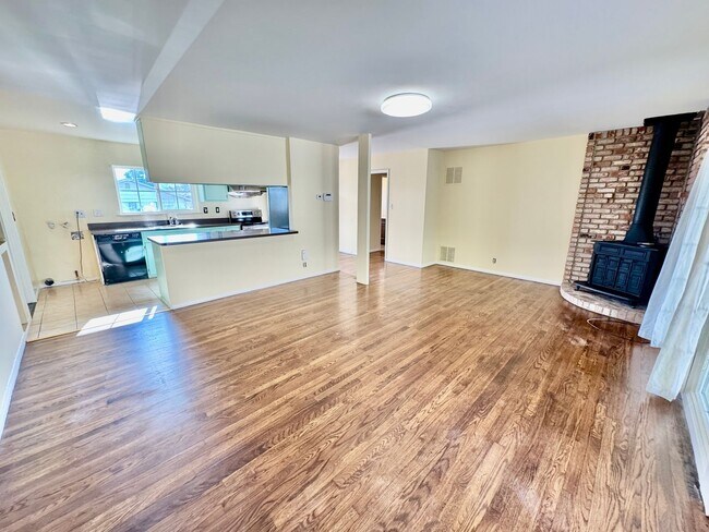 Building Photo - 4367 Nelson Dr