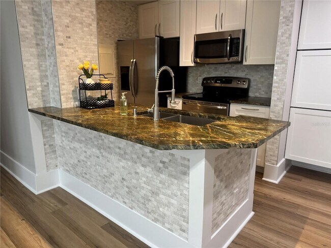 Building Photo - 1400 Gandy Blvd N