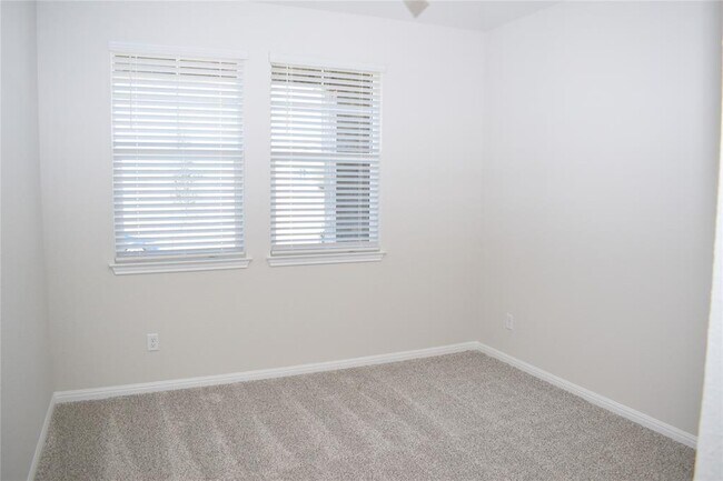 Building Photo - 245 Old Town Rd