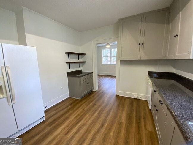 Building Photo - 204 Oakwood St NW