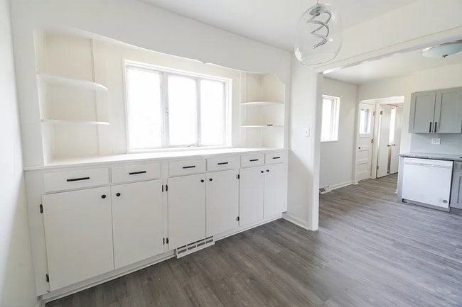 Building Photo - Beautifully Renovated, Spacious 4BR Home w/ Basement & Backyard!