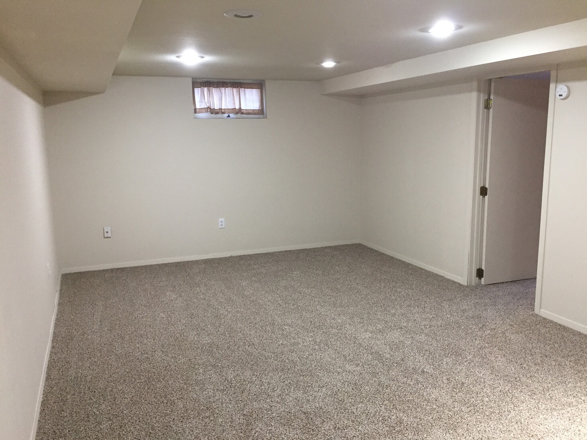 Building Photo - 3320 E 20th Ave