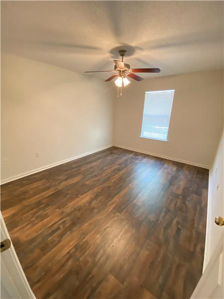 Building Photo - 1007 Towne Pk E Dr