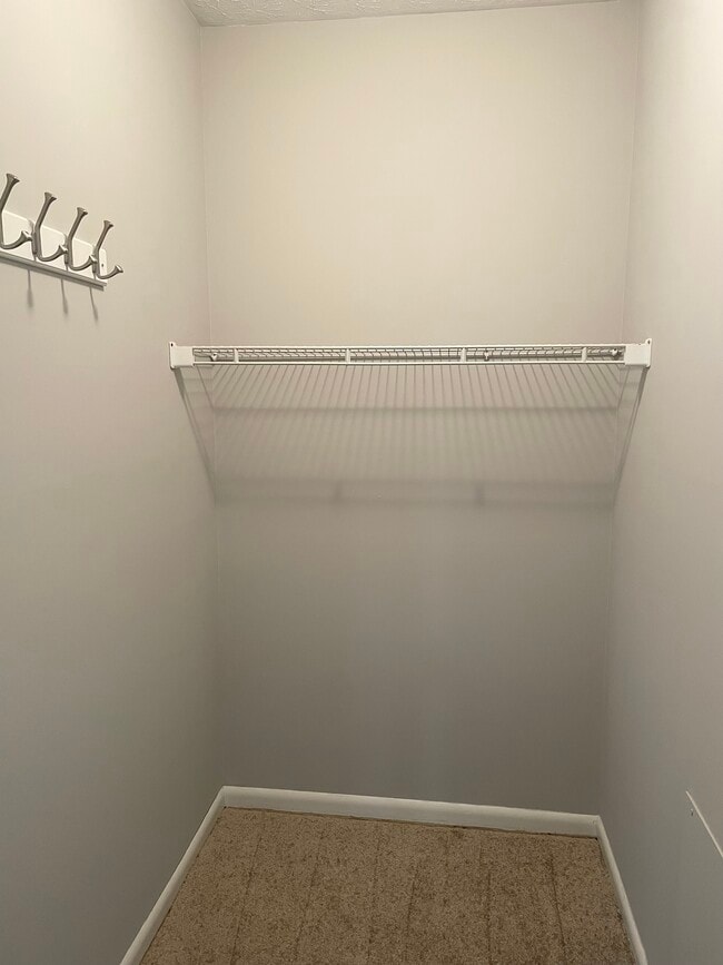 Building Photo - 290 Shawnee Dr