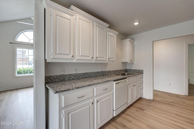 Building Photo - 301 W Briarbrook Ln