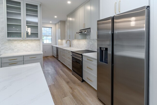 Building Photo - 17 Wilson St