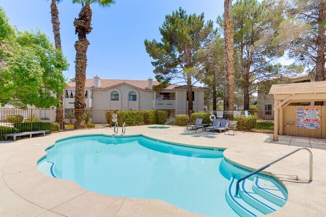 Building Photo - Remodeled 3-Bedroom Condo with Fireplace 8...