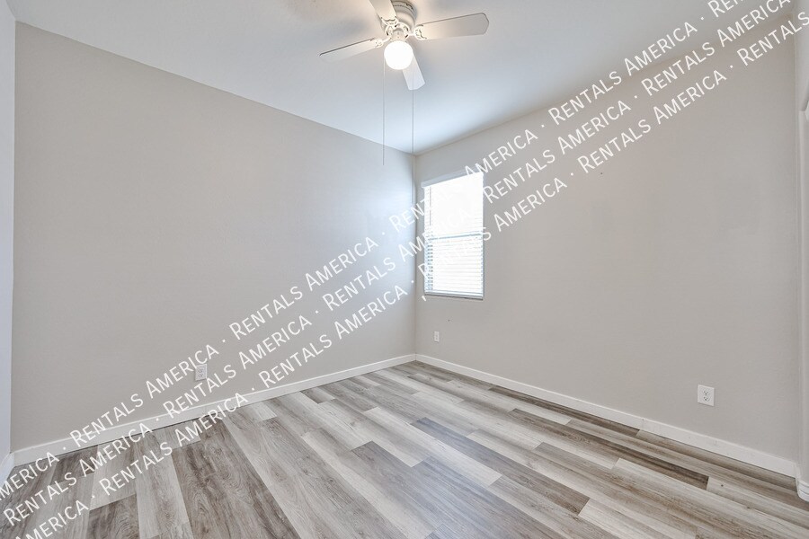 Building Photo - 30938 W Mitchell Dr