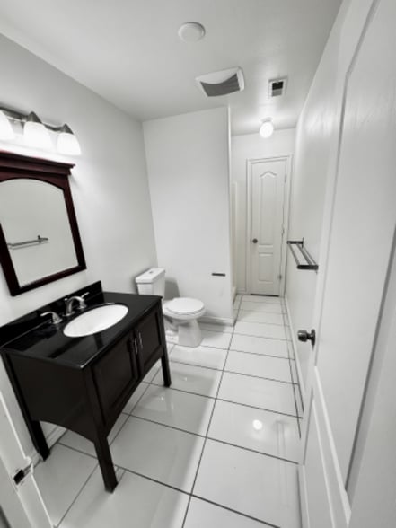 Building Photo - 421 E St NE