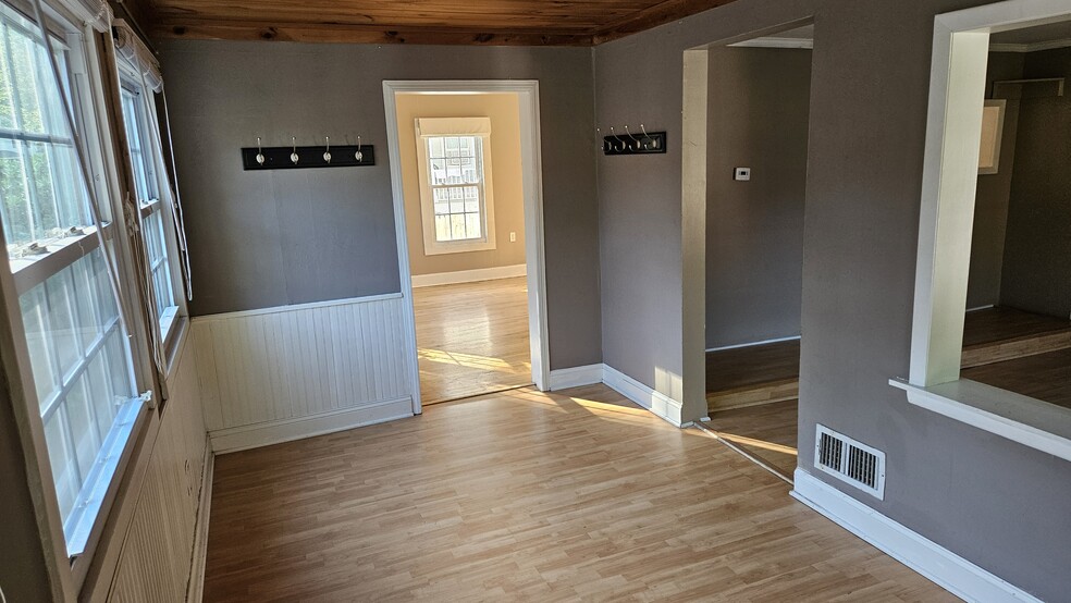 Building Photo - 35 Jackson St