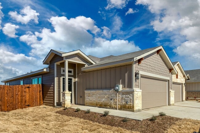 Building Photo - AVAILABLE NOW! GORGEOUS 3 BEDROOM DUPLEX LOCATED IN MIDLOTHIAN ISD!