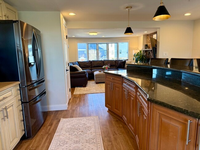 Building Photo - 256 Alley Ave