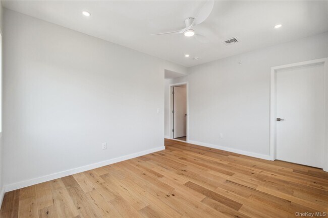 Building Photo - 46 Hudson St