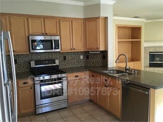 Building Photo - 673 Nacomis Ct
