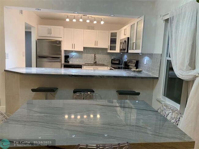 Building Photo - 7118 Bonita Dr
