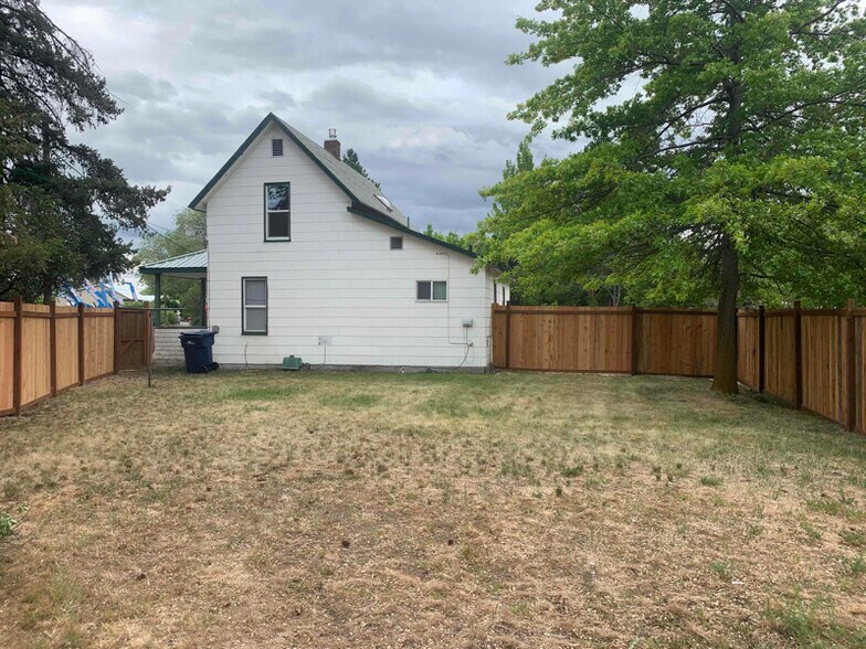Building Photo - 301 N Railroad Ave