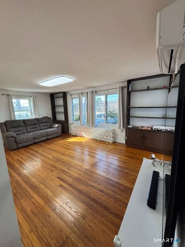 Building Photo - 394 Clintonville Rd