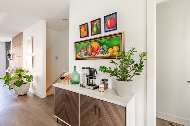 Building Photo - 2824 W Parkside Pl