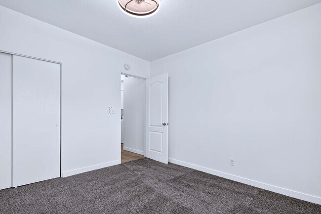 Building Photo - 2bd, 1b Cozy Home awaits in Boise Bench!