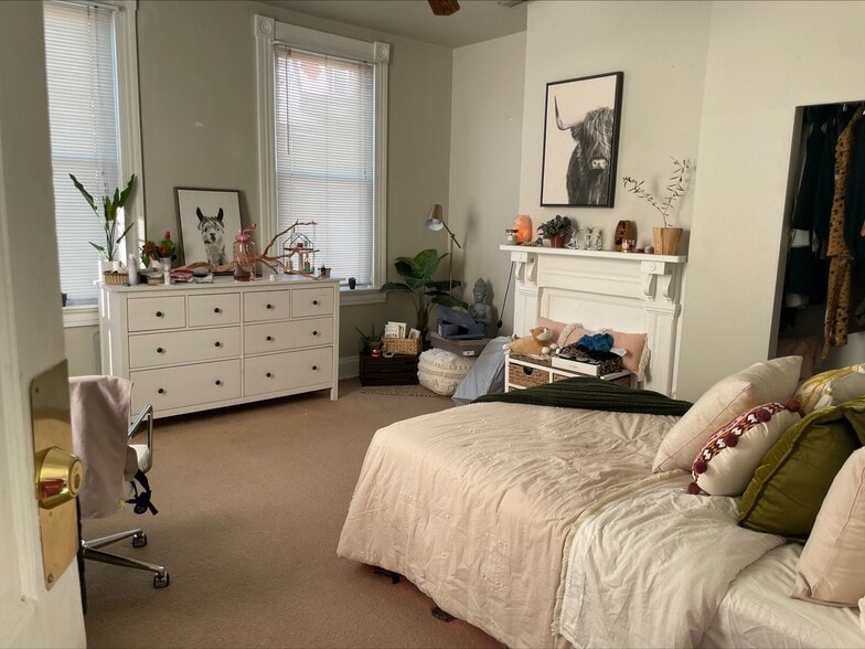 Building Photo - 2322 Stratford Ave