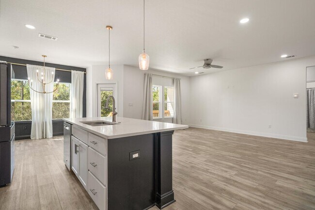 Building Photo - 4902 Kensington Ln