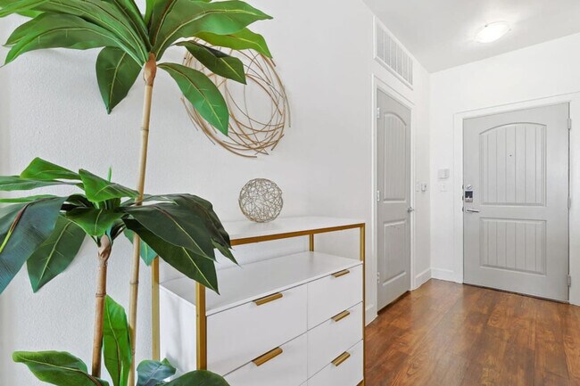 Building Photo - 5445 Town and Country Blvd