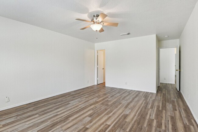 Building Photo - 16216 Ike Ln