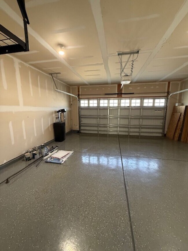 Building Photo - Beautiful 4BR Home in Shadow Moss – Available Now!