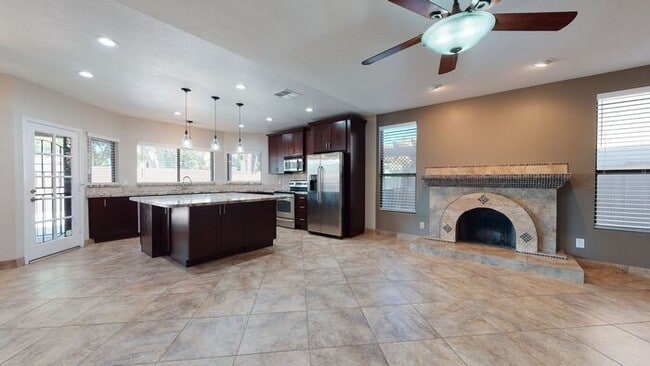 Building Photo - Very nice single level home