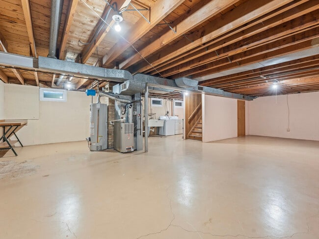 Building Photo - 327 Wallace Ave