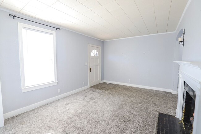 Building Photo - 1709 Oak Dr