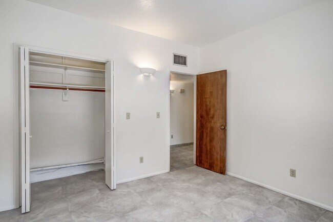 Building Photo - 5374 N Flint Ave