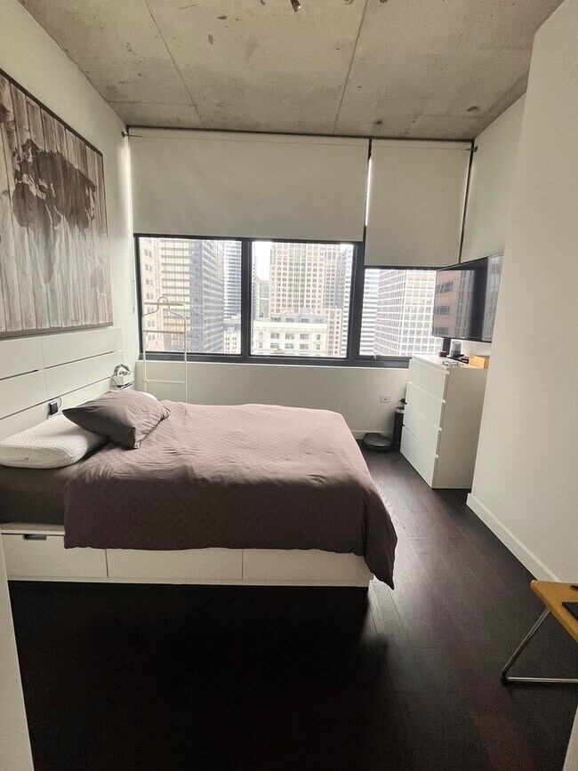 Building Photo - 235 W Van Buren St