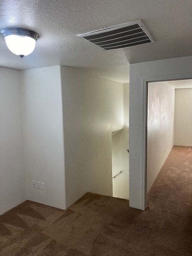 Building Photo - Two Story Townhome